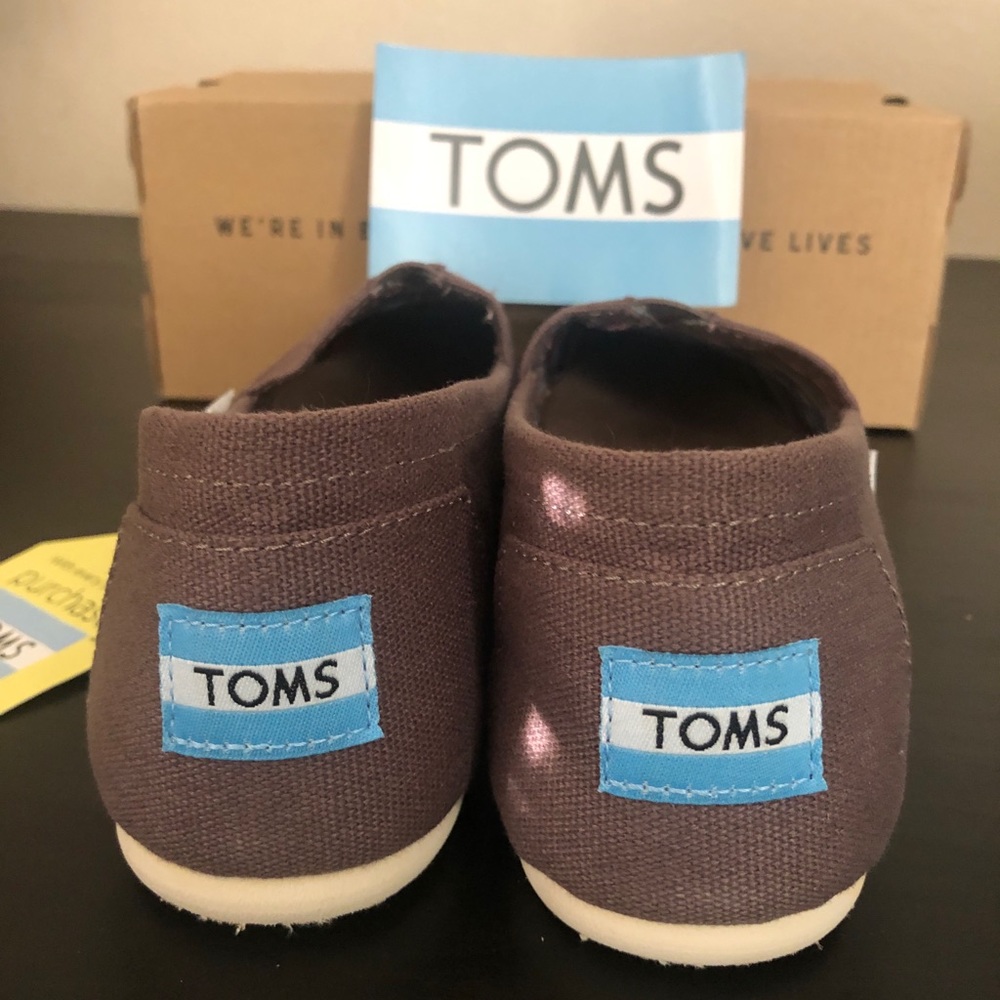 BRAND NEW TOMS. Still in box with tags. Size: 7